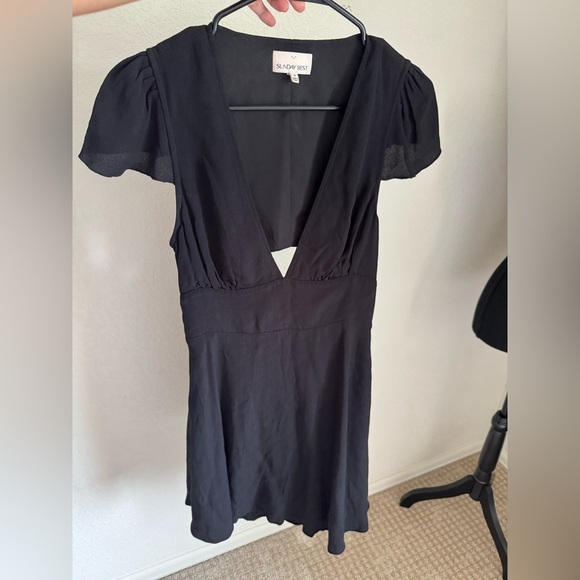 Aritzia Sunday Best little black dress size 4 Open Back V Neck - Picture 7 of 10